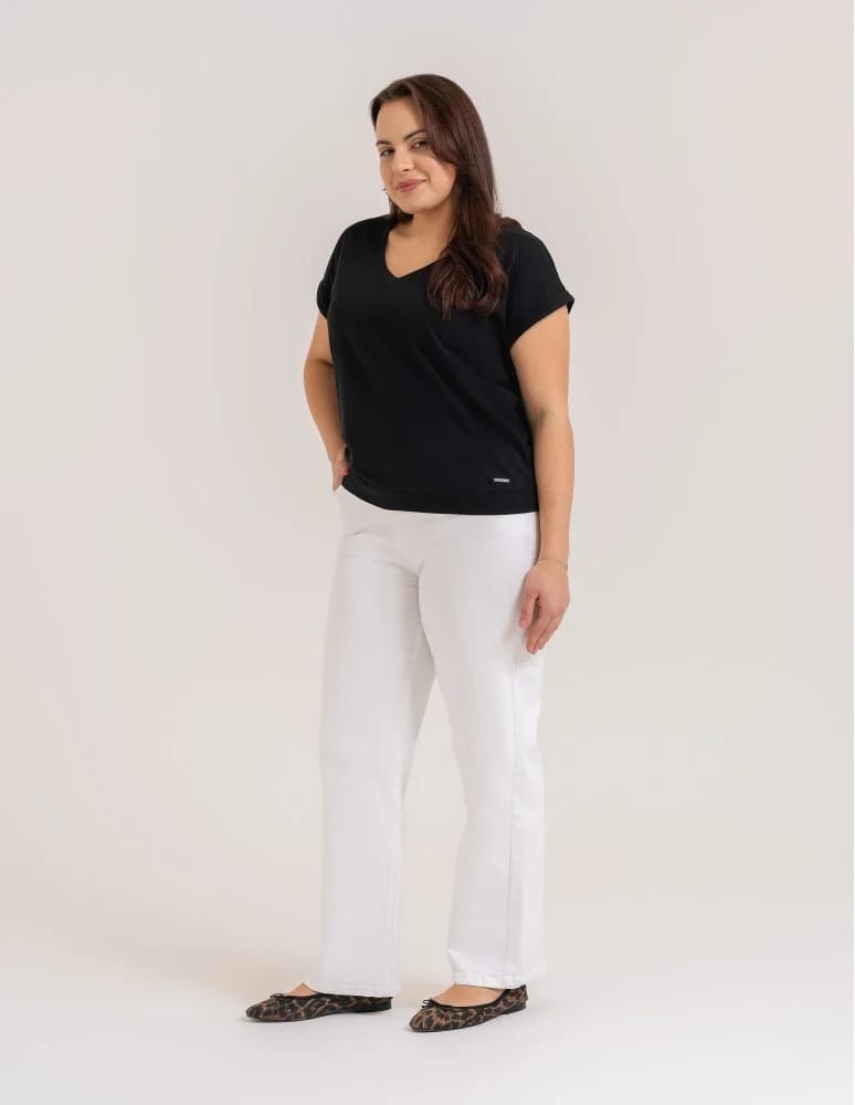 Bluzki z krótkim rękawem - Bluzka damska z domieszką modalu i dekoltem V Plus Size CZARNY - produkt moraj.pl 3
