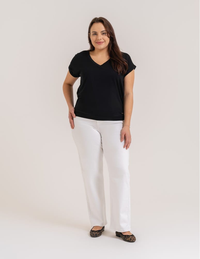 Bluzki z krótkim rękawem - Bluzka damska z domieszką modalu i dekoltem V Plus Size CZARNY  - produkt moraj.pl 4
