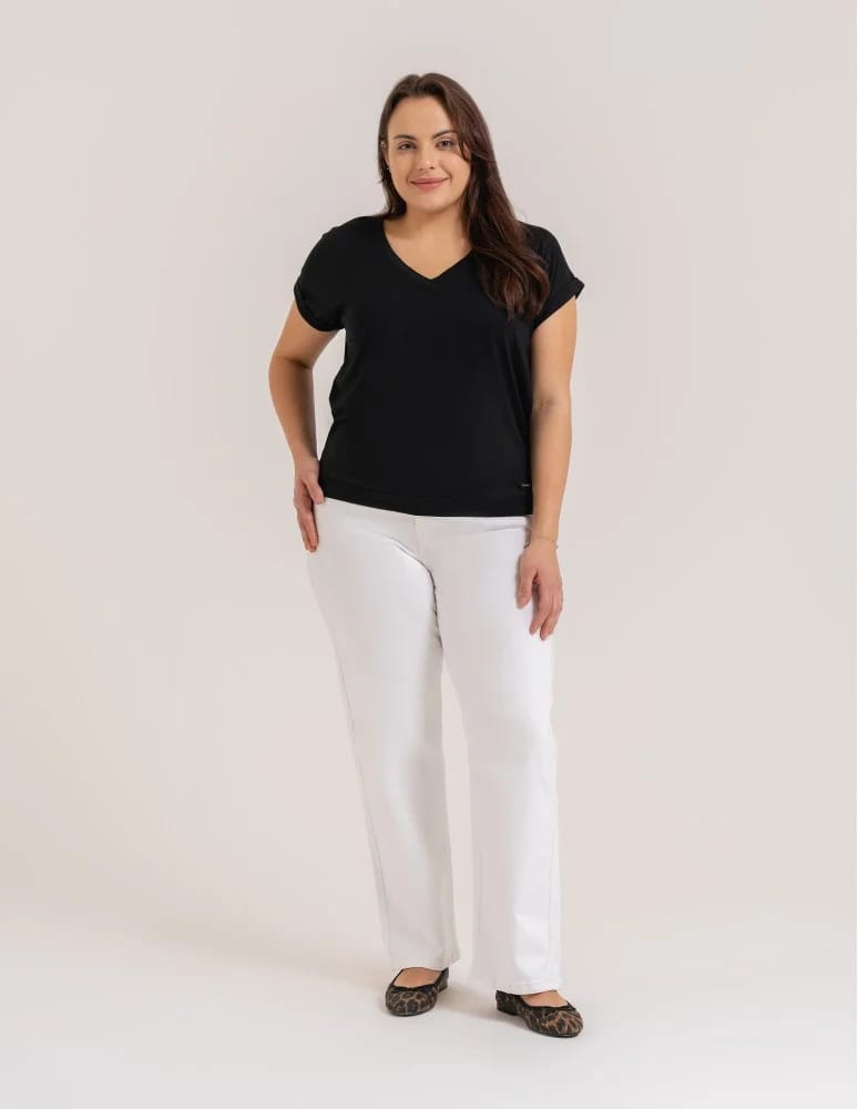 Bluzki z krótkim rękawem - Bluzka damska z domieszką modalu i dekoltem V Plus Size CZARNY - produkt moraj.pl 4