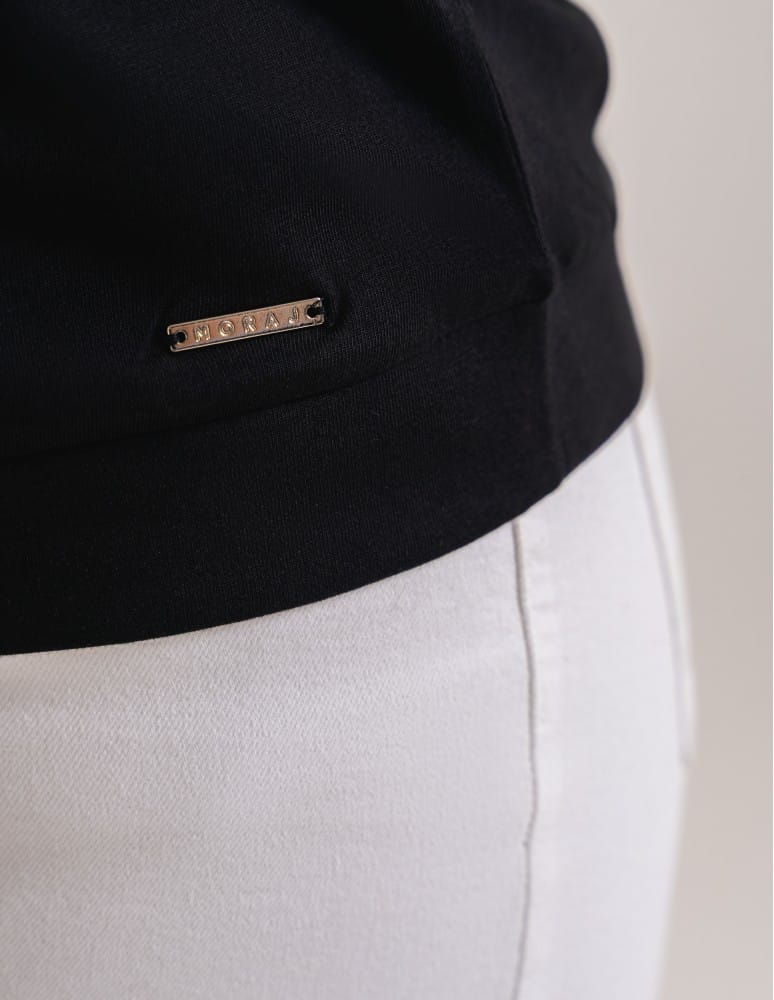 Bluzki z krótkim rękawem - Bluzka damska z domieszką modalu i dekoltem V Plus Size CZARNY  - produkt moraj.pl 5