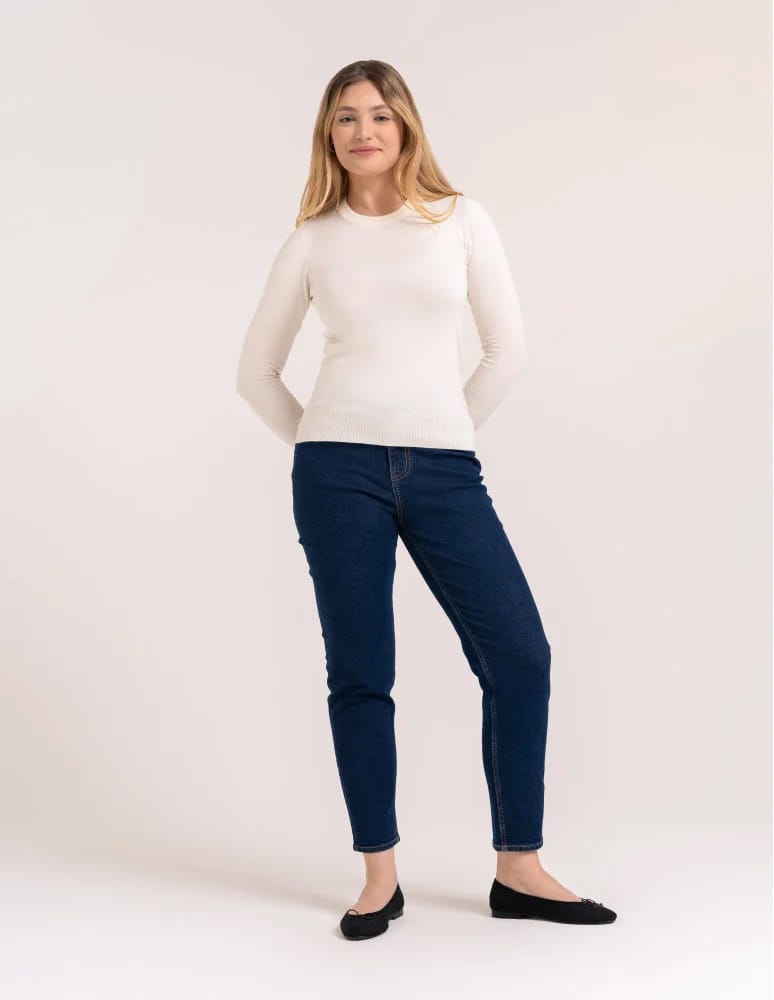 Swetry - Sweter damski miękki w dotyku z wiskozy klasyczny bez wzoru BIAŁY - produkt moraj.pl 3