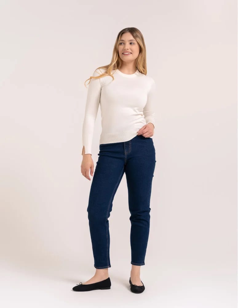 Swetry - Sweter damski miękki w dotyku z wiskozy klasyczny bez wzoru BIAŁY - produkt moraj.pl 4