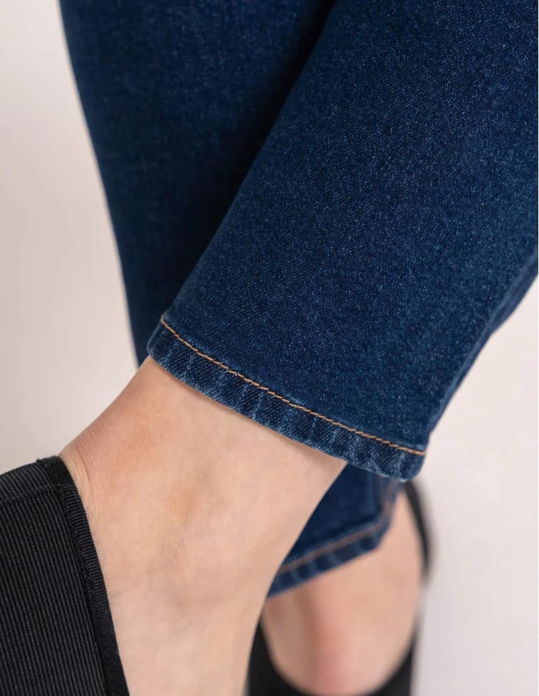 Jeansy - Damskie spodnie jeansowe mom fit GRANATOWY  - produkt moraj.pl 4