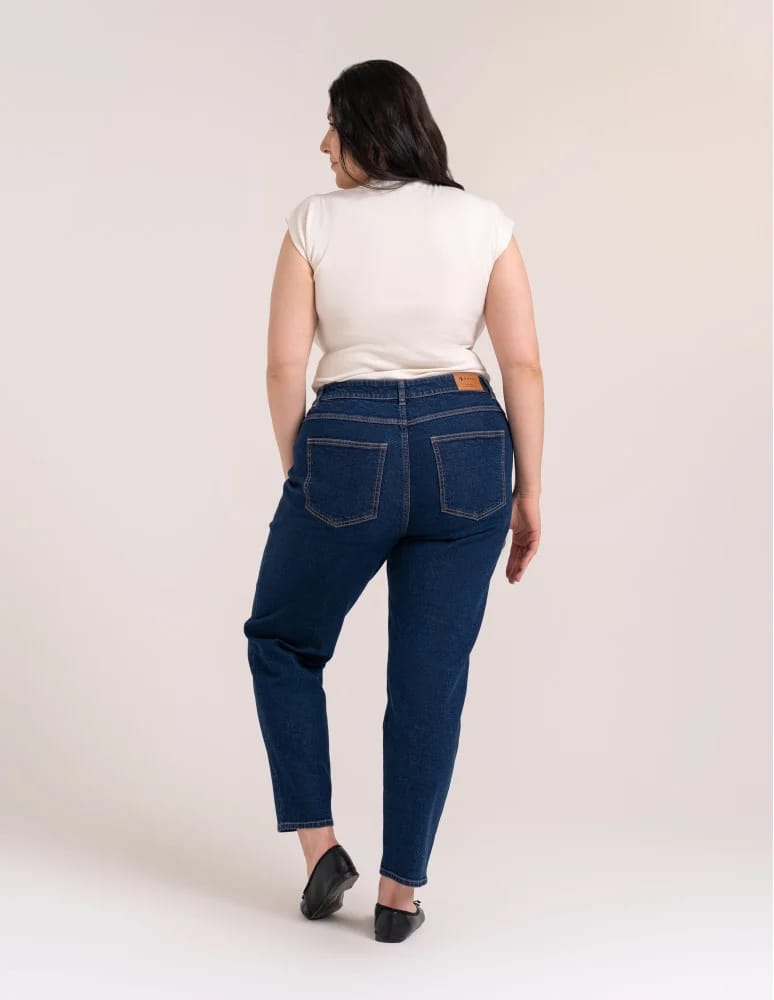 Jeansy - Damskie spodnie jeansowe mom fit GRANATOWY  - produkt moraj.pl 6