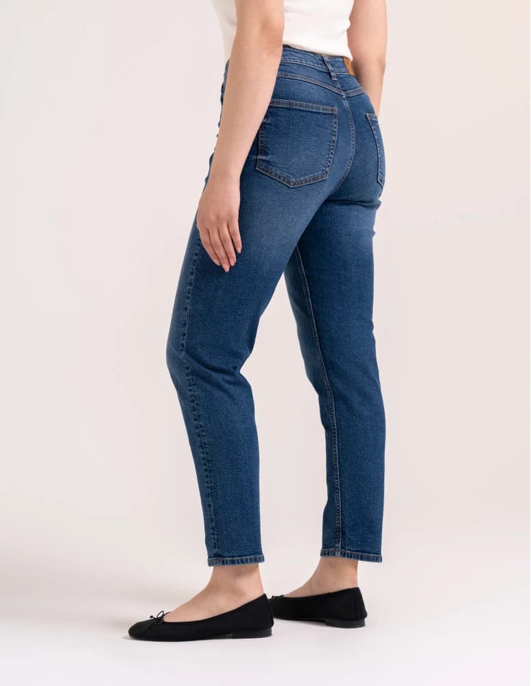 Jeansy - Damskie spodnie jeansowe mom fit NIEBIESKI - produkt moraj.pl 10
