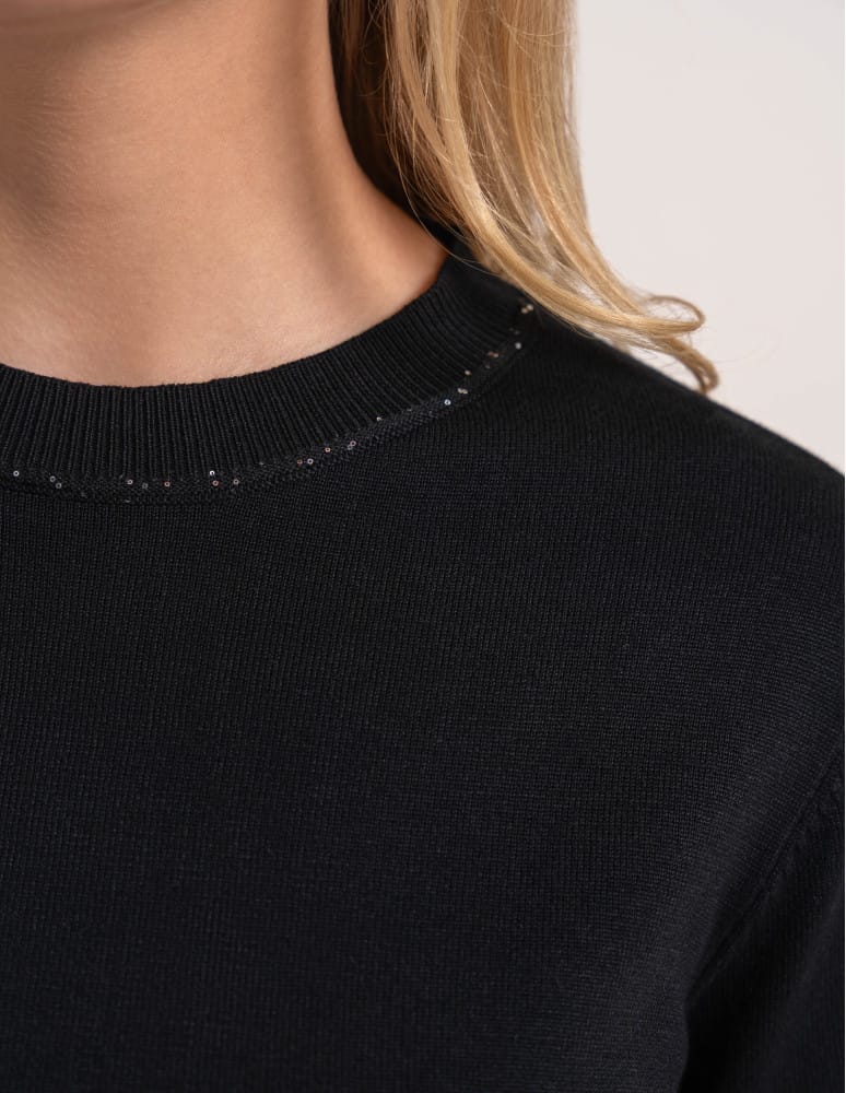 Swetry - Wiskozowy sweter damski z cekinowym dekoltem CZARNY  - produkt moraj.pl 6