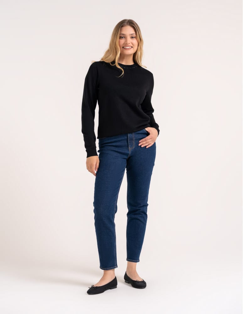 Swetry - Wiskozowy sweter damski z cekinowym dekoltem CZARNY  - produkt moraj.pl 4
