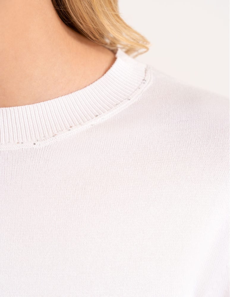 Swetry - Wiskozowy sweter damski z cekinowym dekoltem BIAŁY  - produkt moraj.pl 5