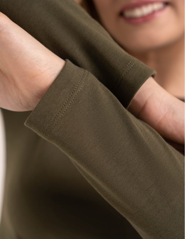 Bluzki z długim rękawem - Bawełniana bluzka damska gładka longsleeve z długim rękawem ZIELONY  - produkt moraj.pl 2