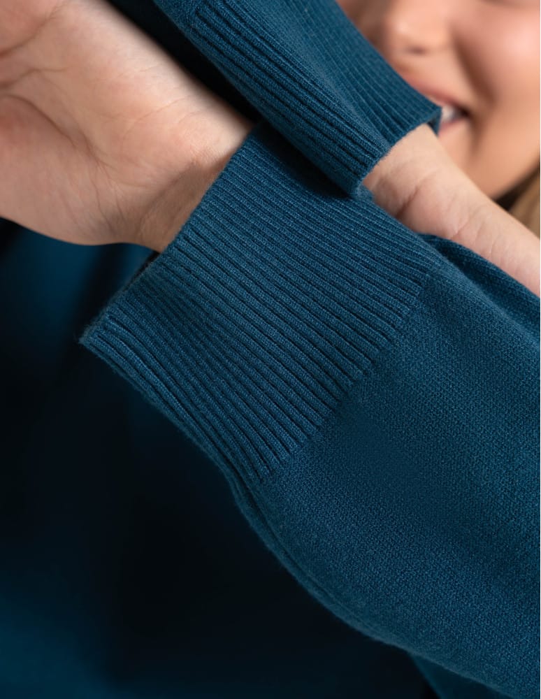Swetry - Sweter damski wiskozowy krój boxy miękki sweter damski luźny pudełkowy fason wygodny na co dzień NIEBIESKI  - produkt moraj.pl 2