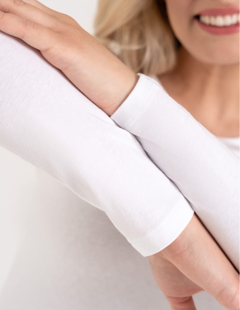 T-shirty i podkoszulki - Podkoszulek damski bawełniany z długim rękawem BIAŁY - produkt moraj.pl 1