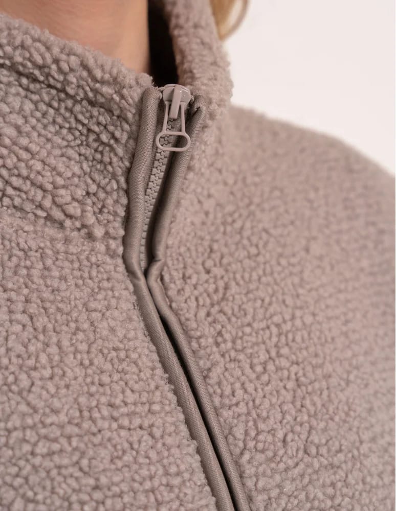 Kurtki damskie - Bluza polarowa damska sherpa baranek o kroju boxy ze stójką i kieszeniami BEŻOWY - produkt moraj.pl 4