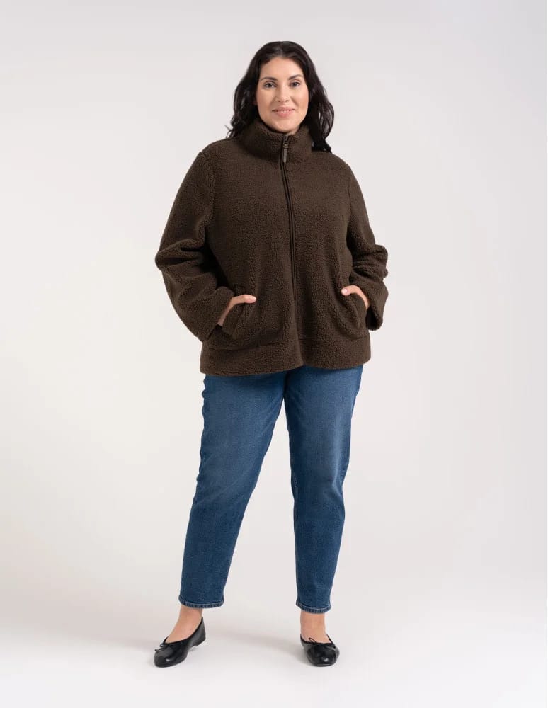 Kurtki damskie - Bluza polarowa damska sherpa baranek o kroju boxy ze stójką i kieszeniami BRĄZOWY - produkt moraj.pl 10