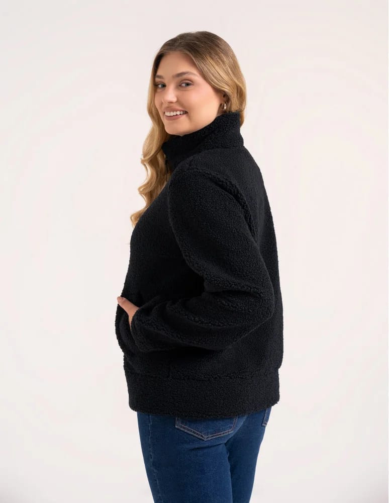 Kurtki damskie - Bluza polarowa damska sherpa baranek o kroju boxy ze stójką i kieszeniami CZARNY - produkt moraj.pl 6