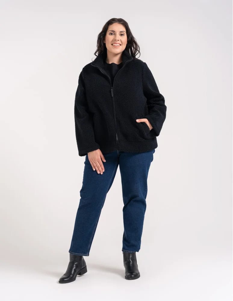 Kurtki damskie - Bluza polarowa damska sherpa baranek o kroju boxy ze stójką i kieszeniami CZARNY - produkt moraj.pl 10