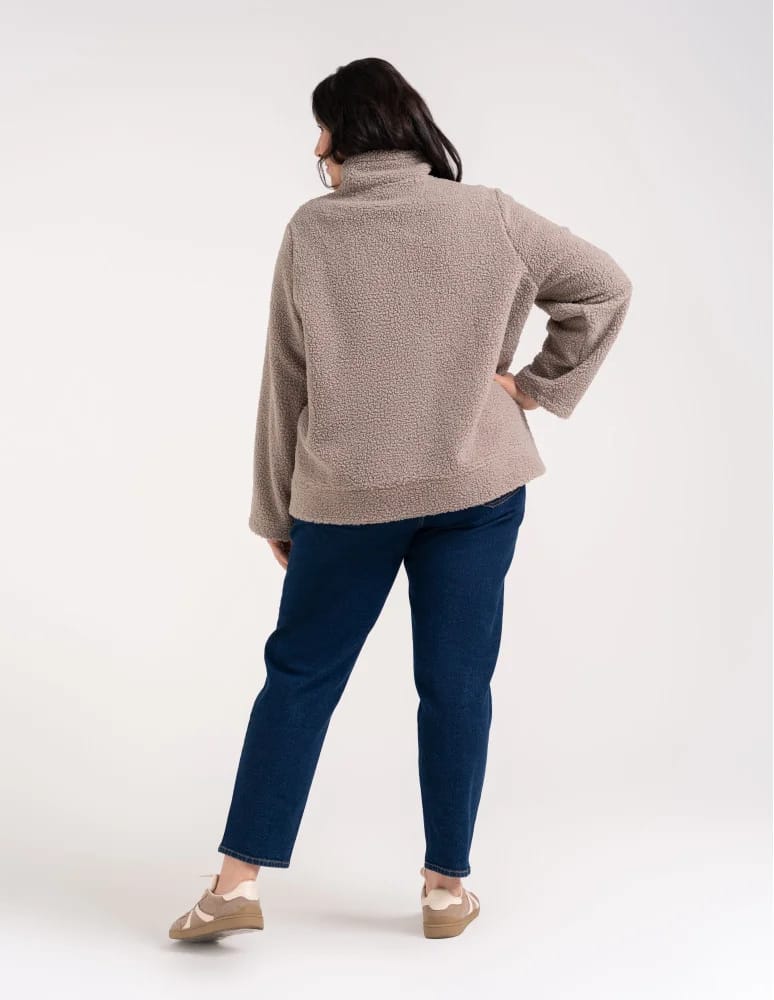 Kurtki damskie - Bluza polarowa damska sherpa baranek o kroju boxy ze stójką i kieszeniami BEŻOWY - produkt moraj.pl 14