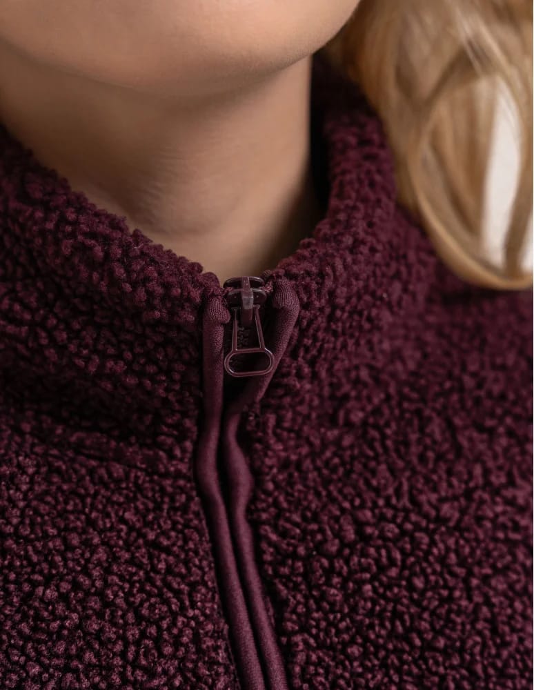 Kurtki damskie - Bluza polarowa damska sherpa baranek o kroju boxy ze stójką i kieszeniami FIOLETOWY - produkt moraj.pl 2