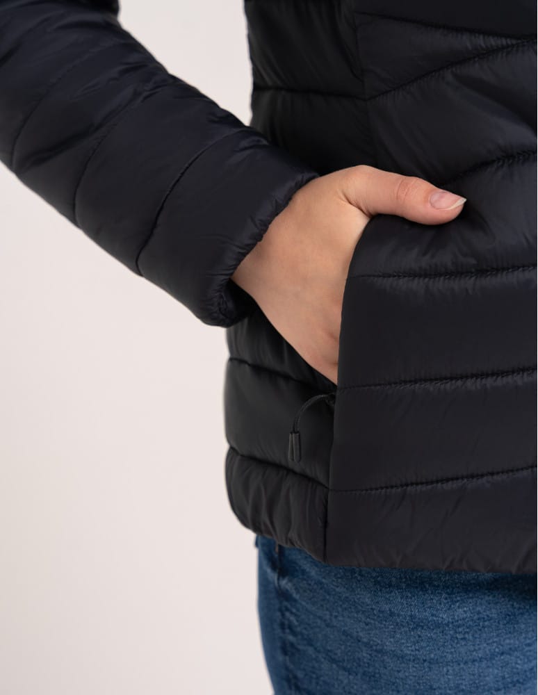 Kurtki damskie - Kurtka damska przejściowa pikowana Slim Fit z kapturem CZARNY  - produkt moraj.pl 5
