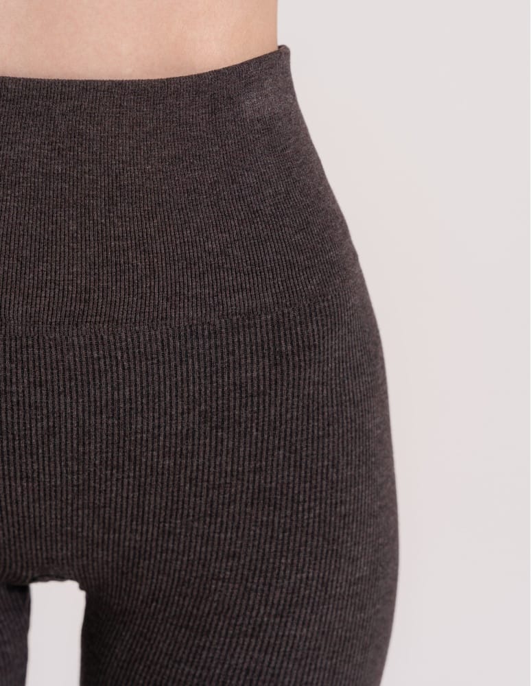 Legginsy ocieplane - Damskie legginsy modelujące z wysokim stanem i wiskozą w prążek BRĄZOWY  - produkt moraj.pl 9