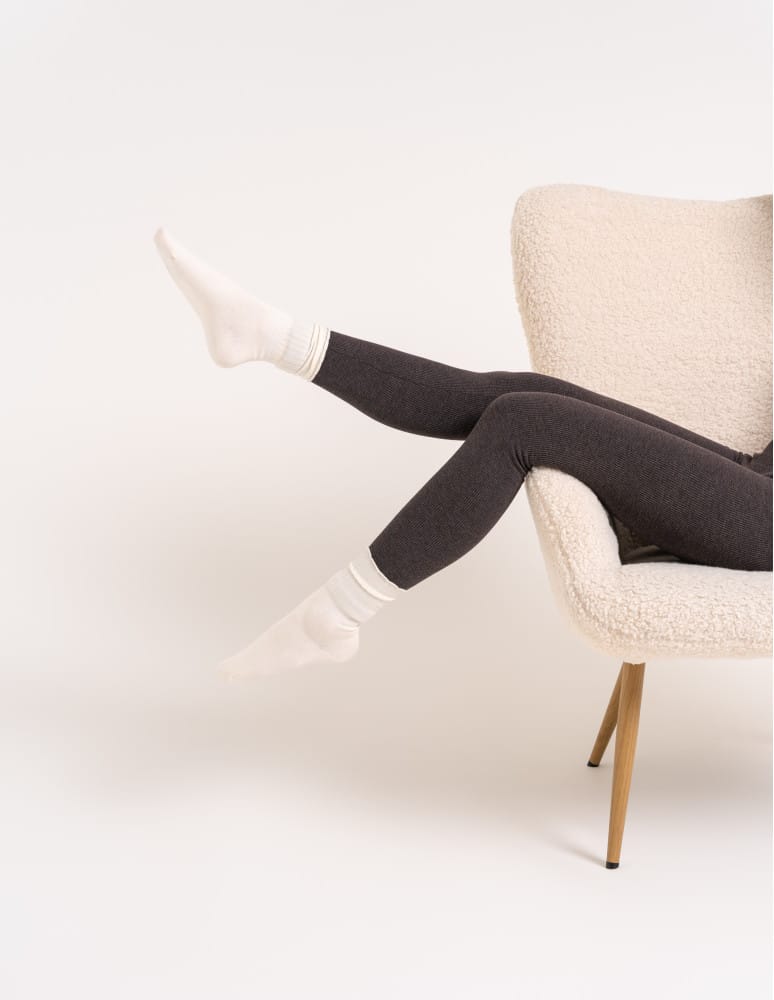 Legginsy ocieplane - Damskie legginsy modelujące z wysokim stanem i wiskozą w prążek BRĄZOWY  - produkt moraj.pl 10