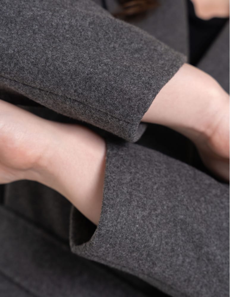 Kurtki zimowe - Płaszcz damski elegancki z rozcięciem z tyłu taliowany casual SZARY  - produkt moraj.pl 4
