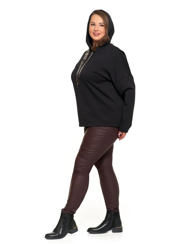 Bluzy damskie - Luźna damska bluza z kapturem ze złotym zdobieniem CZARNY  - produkt moraj.pl 3