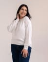 Wiskozowy sweter damski z cekinowym dekoltem BIAŁY