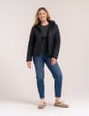 Kurtka damska przejściowa pikowana Slim Fit z kapturem CZARNY