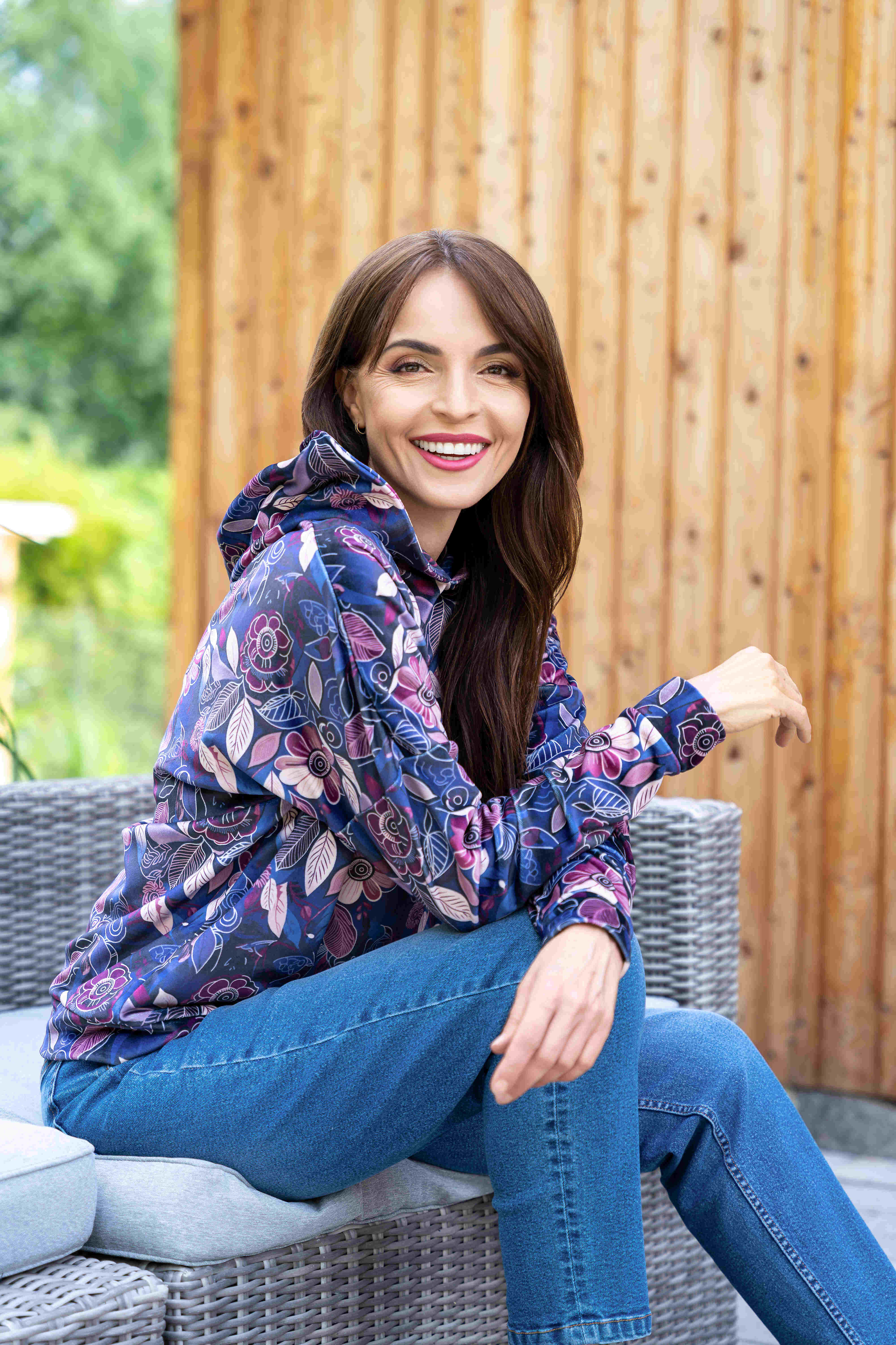 Moraj bluza damska w kwiaty z jeansami