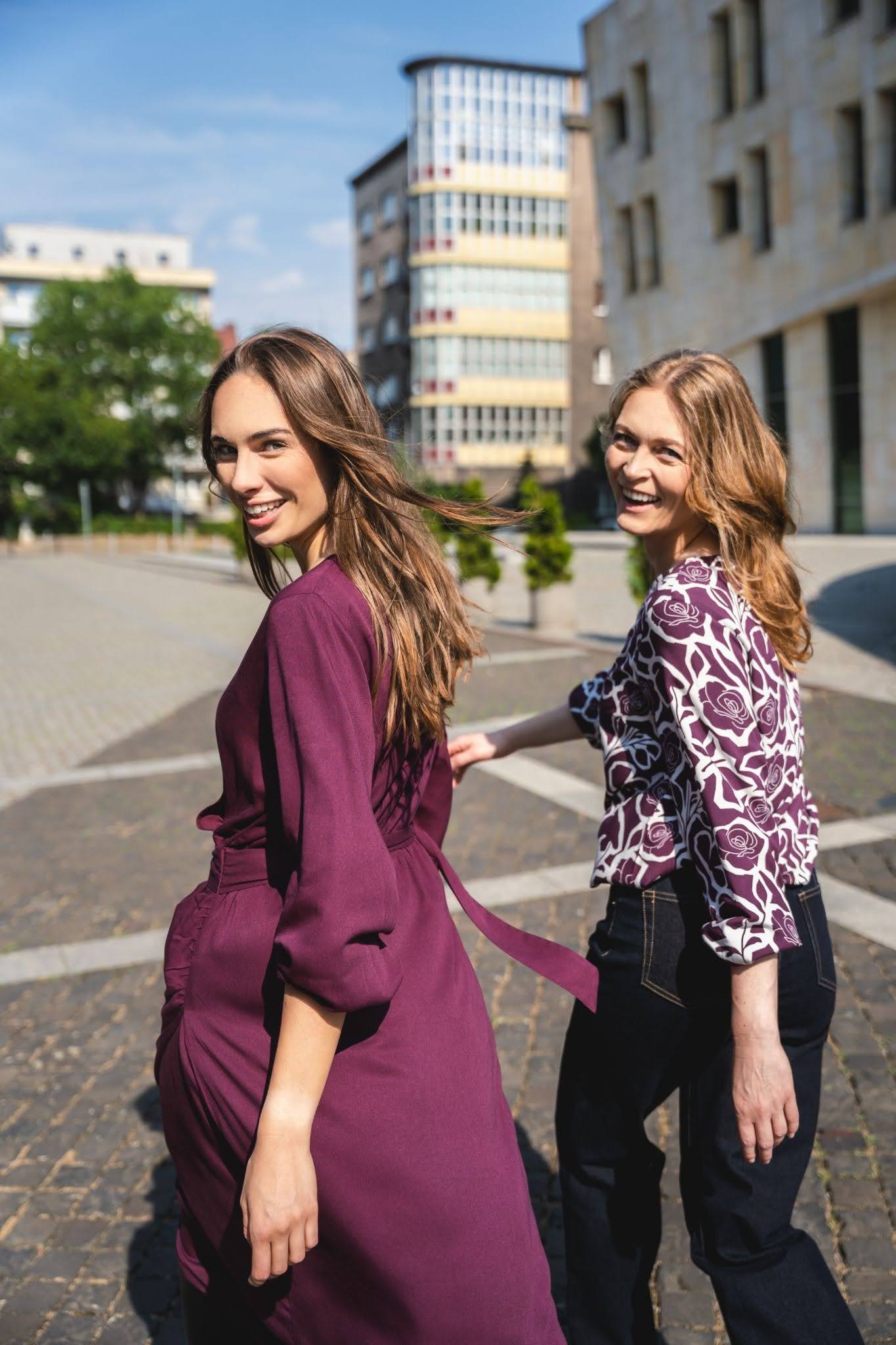 Jakie materiały ubrań się nie pocą? Co nosić do pracy żeby czuć się komfortowo?