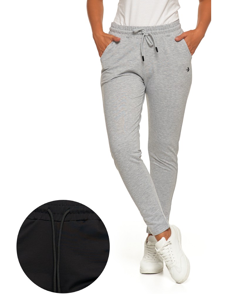 Spodnie damskie dresowe z haftem (Kolor: CZARNY - Rozmiar: XL)