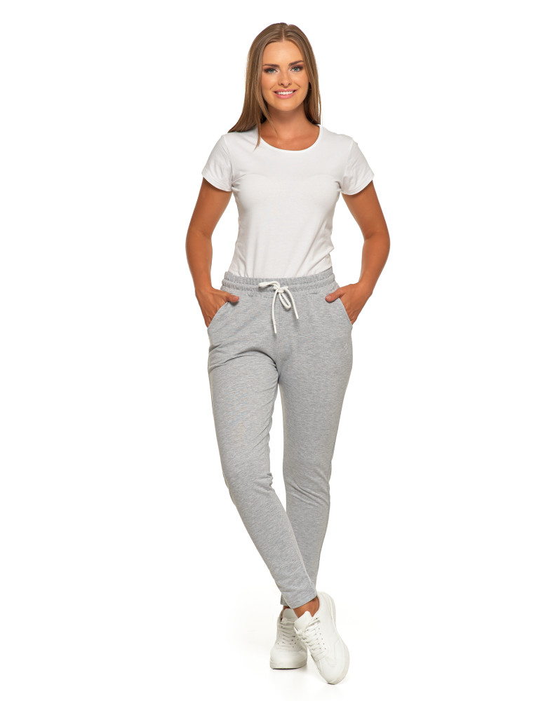 Spodnie damskie dresowe z haftem (Kolor: CZARNY - Rozmiar: S)