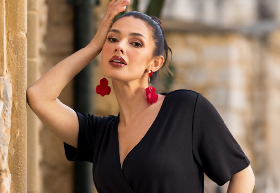 Modne kolory na lato 2025. Sprawdź, jakie barwy będą królować w Twojej szafie!