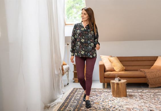 Czy przylegające spodnie nadal są modne? Trendy, stylizacje i porady modowe