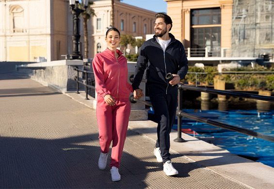 Co ubrać do spodni dresowych? 5 pomysłów na wygodne stylizacje