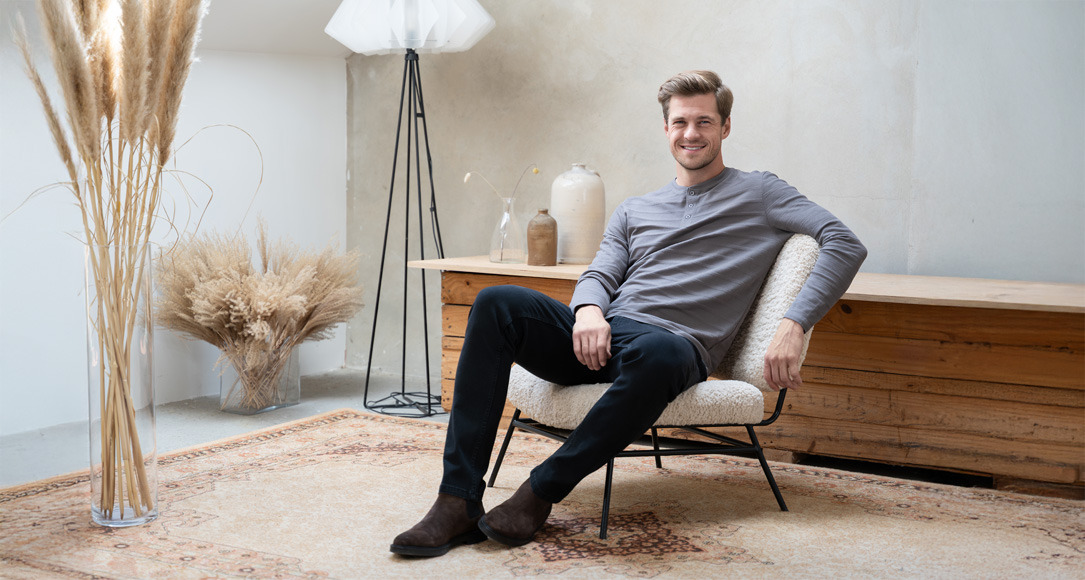 Jakie ubrania powinien mieć mężczyzna w swojej szafie w 2026 roku? Kompletny poradnik