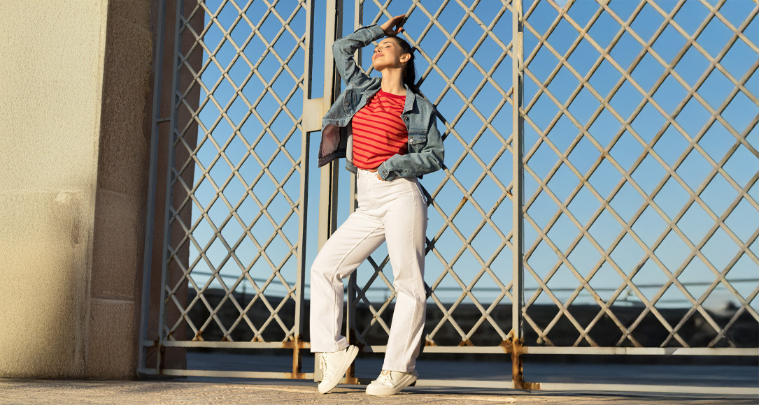 Jak nosić szerokie spodnie? Podpowiadamy Jak nosić szerokie spodnie? Podpowiadamy