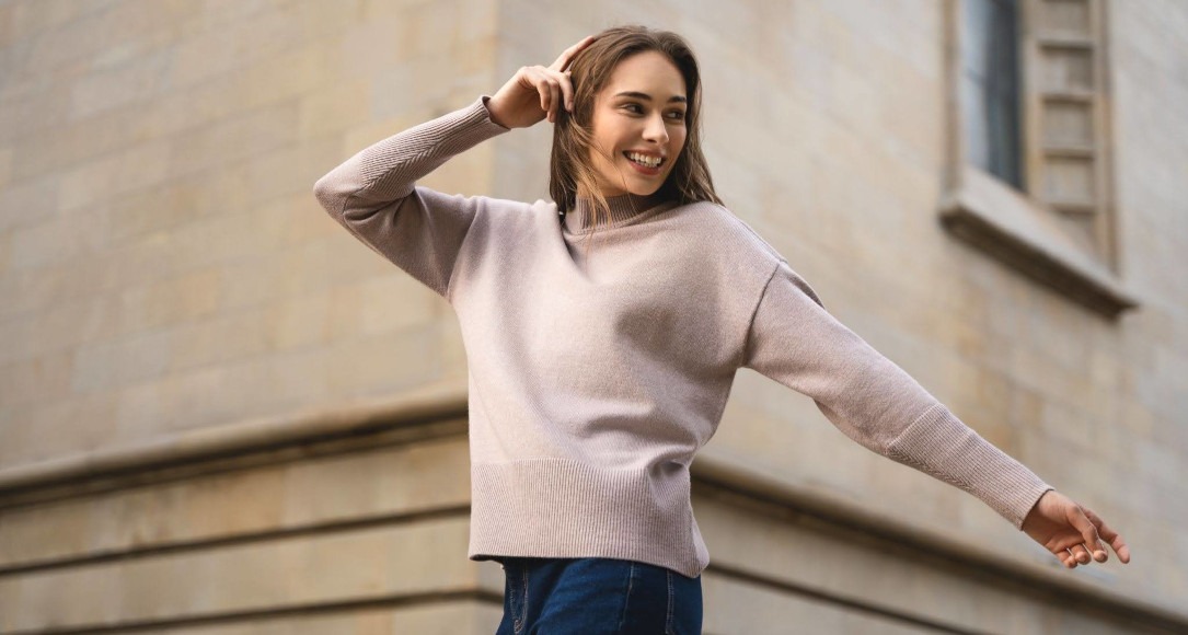 Jak stylizować jeansy zimą? Pomysły na modne i wygodne zestawy Jak stylizować jeansy zimą? Pomysły na modne i wygodne zestawy