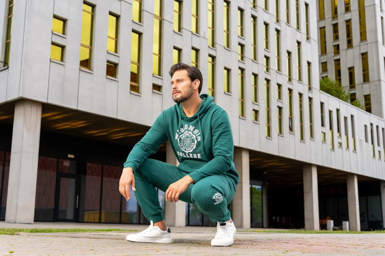 Jak nosić komplety dresowe? Modne pomysły na co dzień i na trening Jak nosić komplety dresowe? Modne pomysły na co dzień i na trening